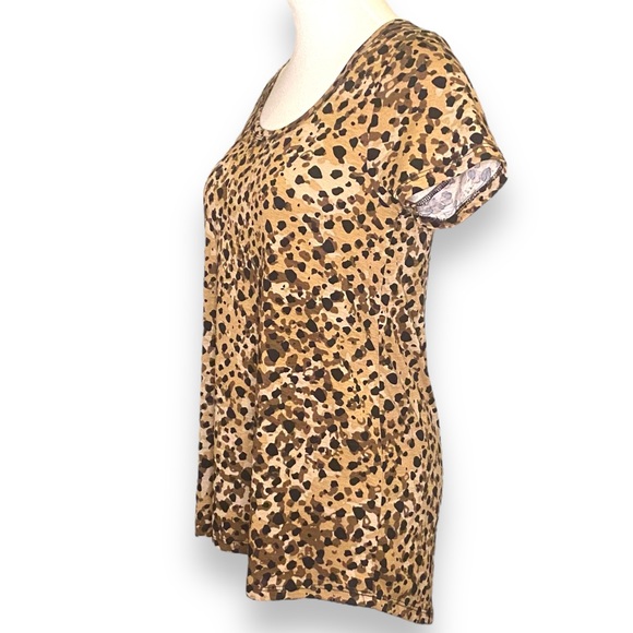 🎈LuLaRoe Classic Tee Camo Animal Print Size XS - Picture 1 of 6